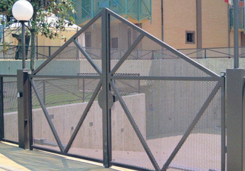 Balcony parapet