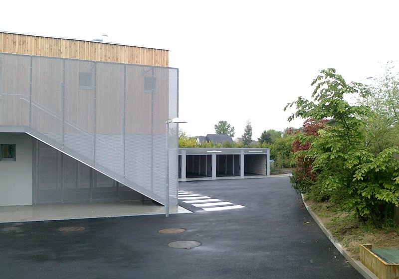 Parapet and facade cladding