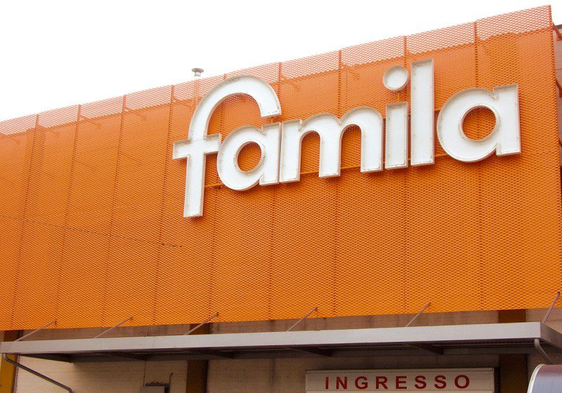 Shopping mall facade