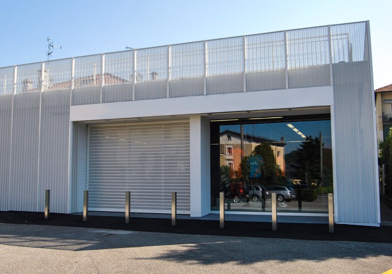 Small shopping mall facade cladding