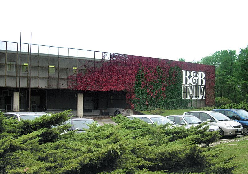 Vertical garden facade