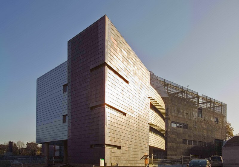 Hospital facade cladding in copper