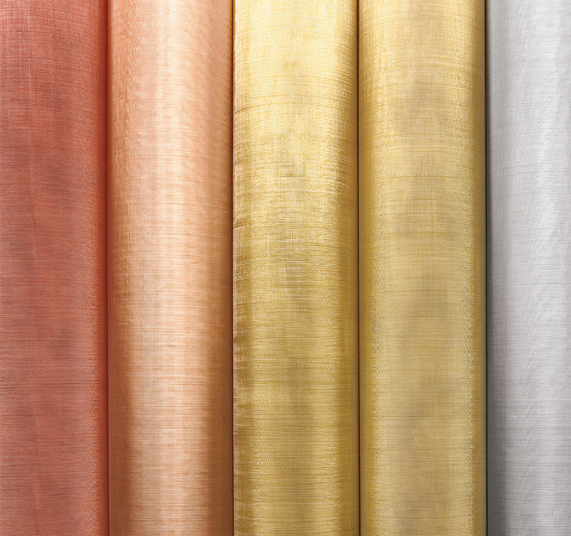 Extremely light and flexible wire cloth with a very dense mesh: when touched it is similar to silk, and used for curtains, pillows and accessories.