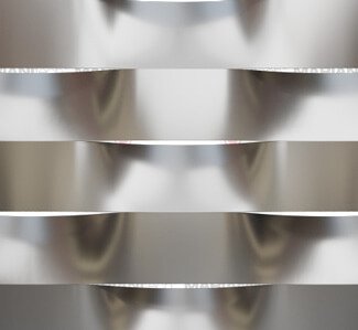 A expanded metal with a very large and sinuous mesh. The processing allows to obtain a low open surface (less than 40%), which makes it excellent for both decorative use and for lighting control.