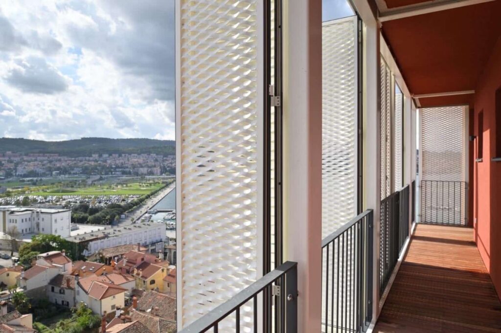 Sunscreen for residential building